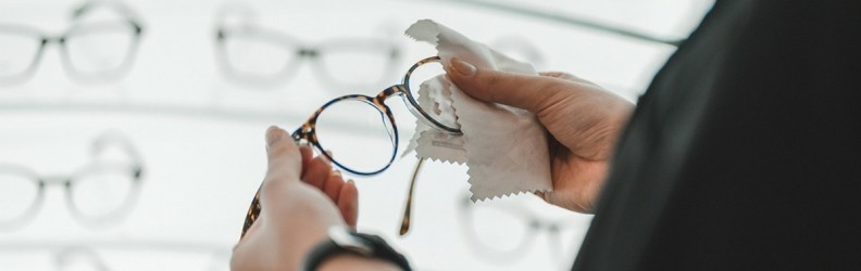 Entretien des lunettes de vue : nos astuces