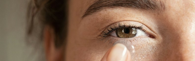 Comment retirer une lentille coincée de votre œil